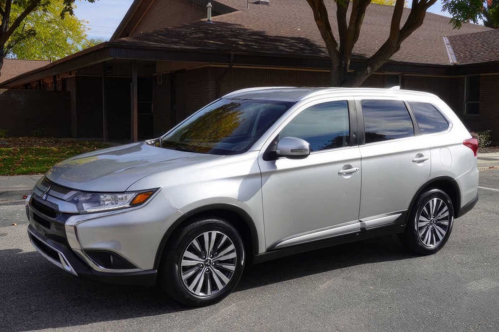 Mitsubishi Outlander SEL      2020