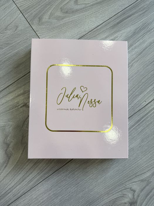 Ekspozyotor na tipsy wzornik książka manicure Julia Nessa