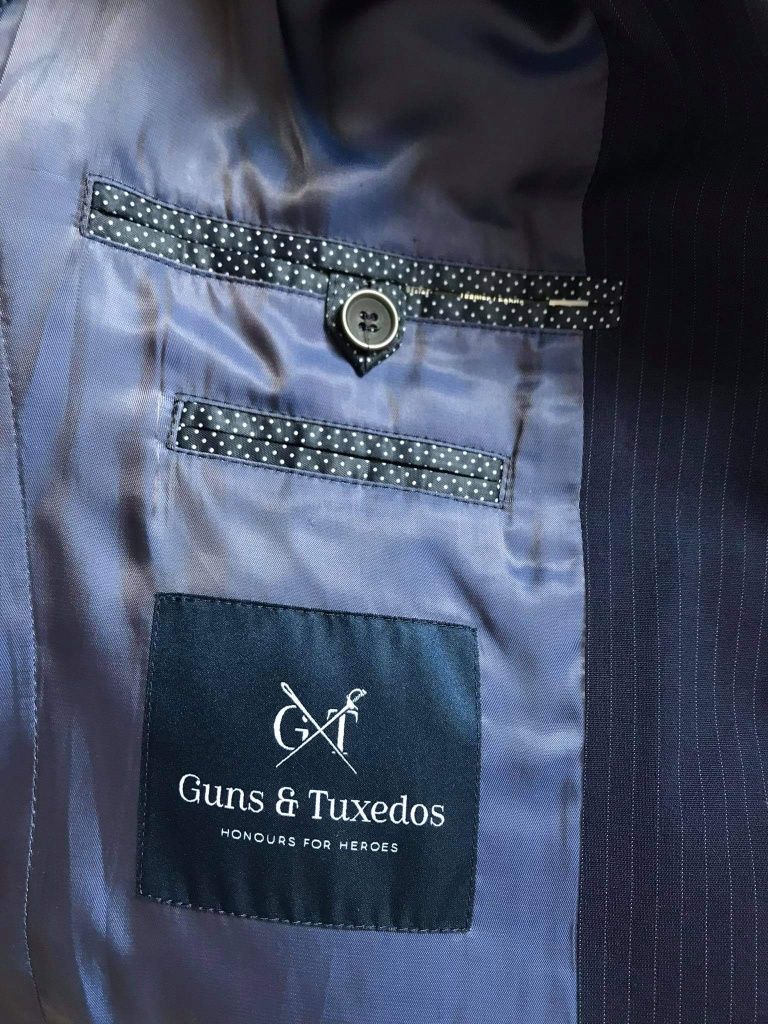 Elegancki garnitur Guns&Tuxedos rozmiar 50