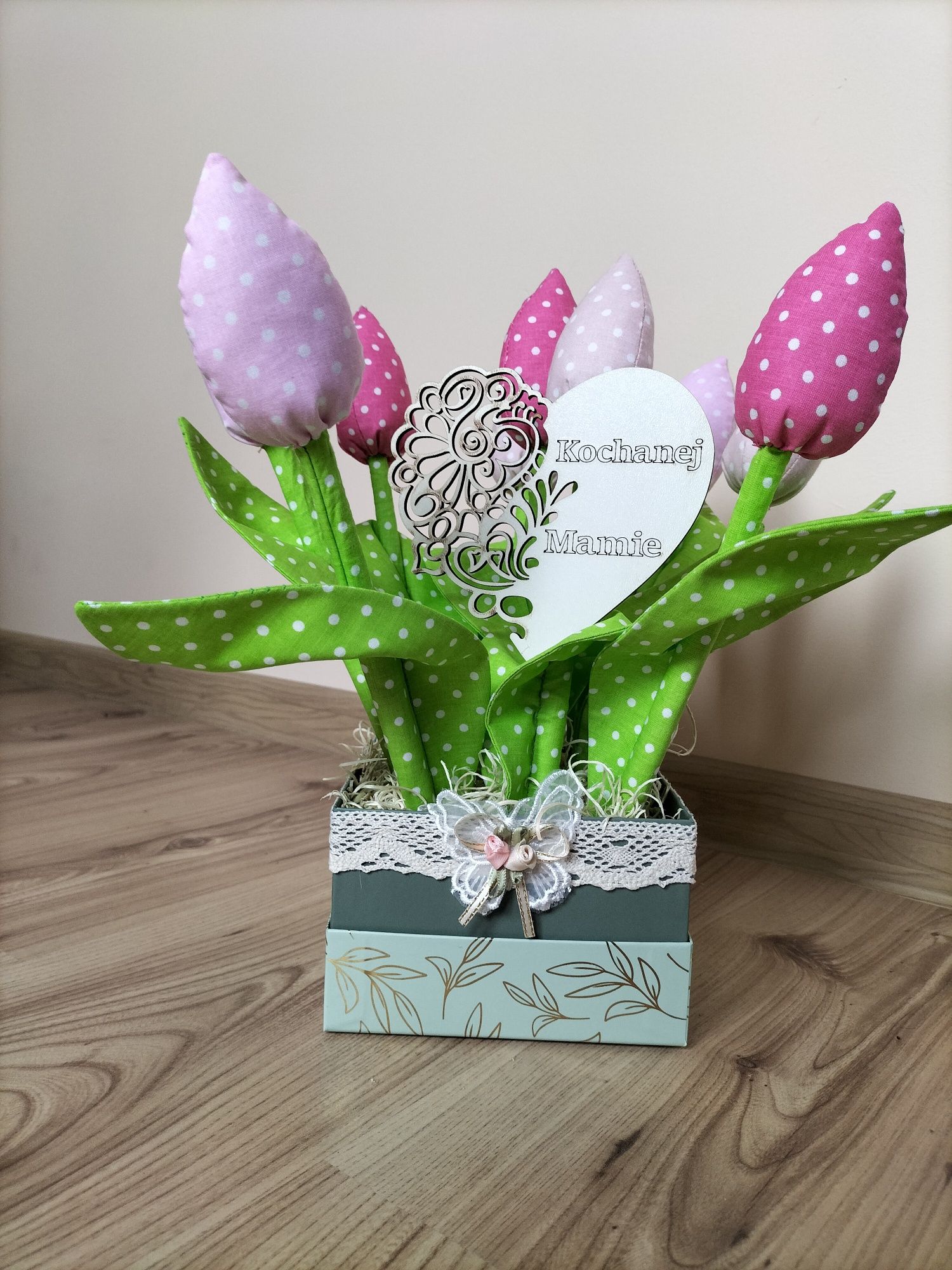 Flower Box z tulipanami na Dzień Matki