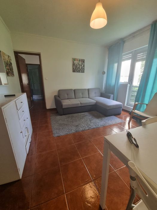 T1 no R/C com janelas em todas as divisões excelente localização