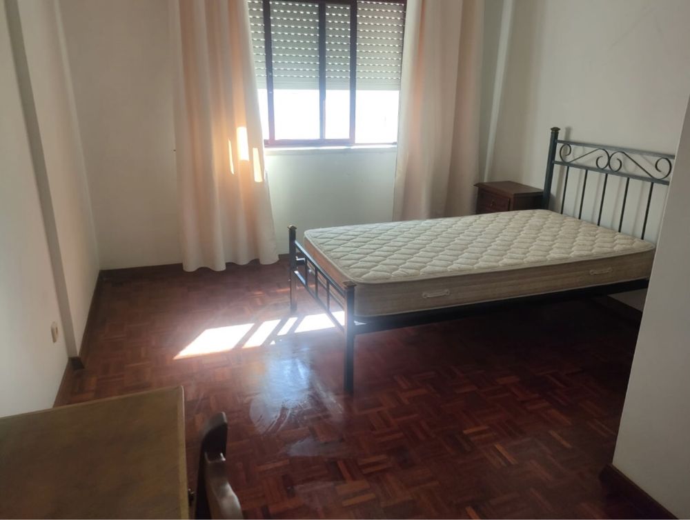 Aluguer de quarto a estudante feminino