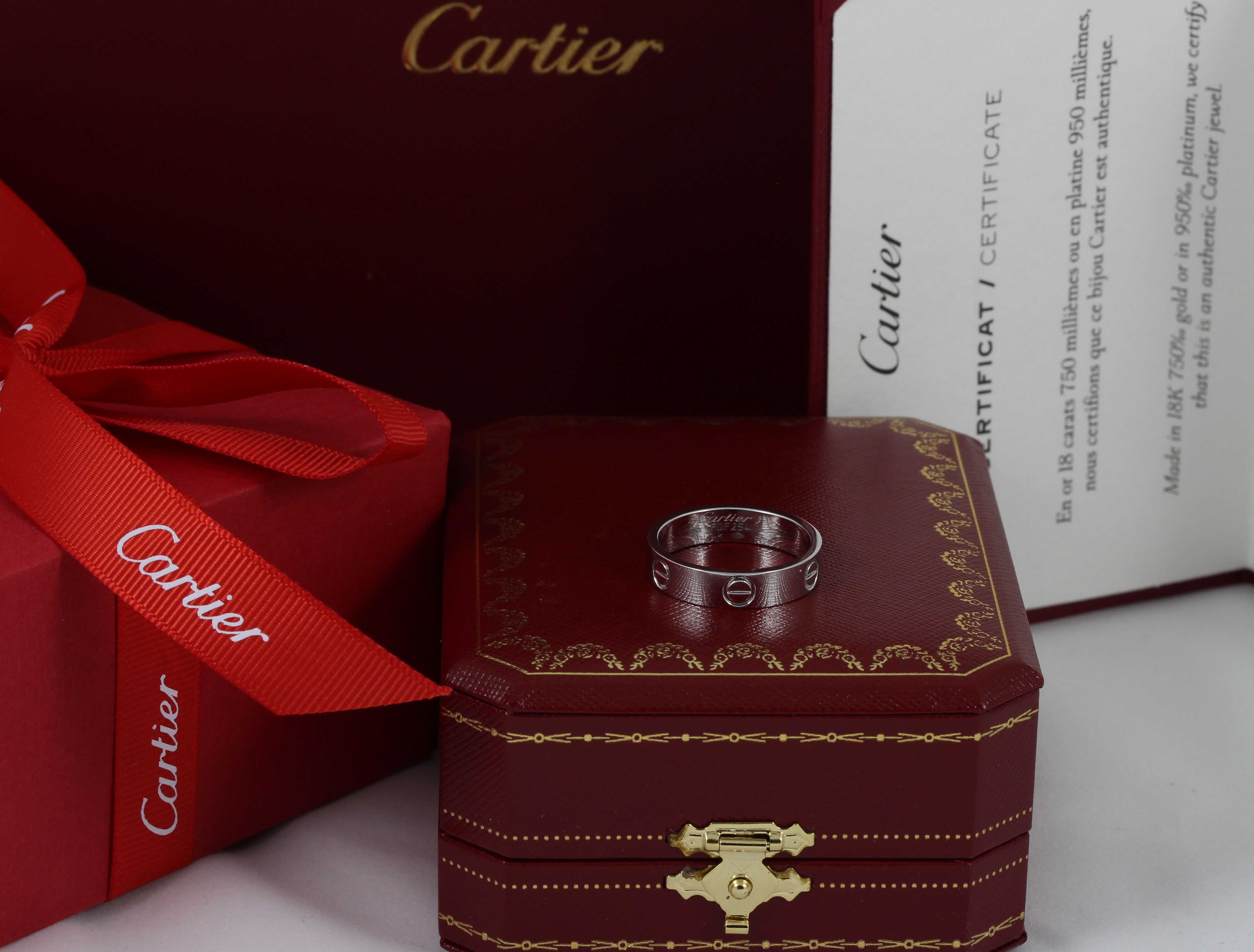 Золотое кольцо Cartier LOVE