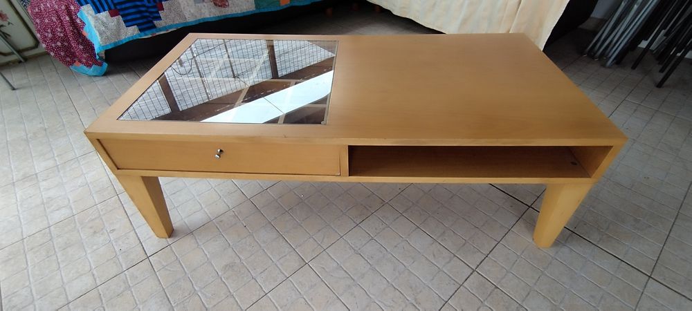 Mesa de centro, para desocupar.