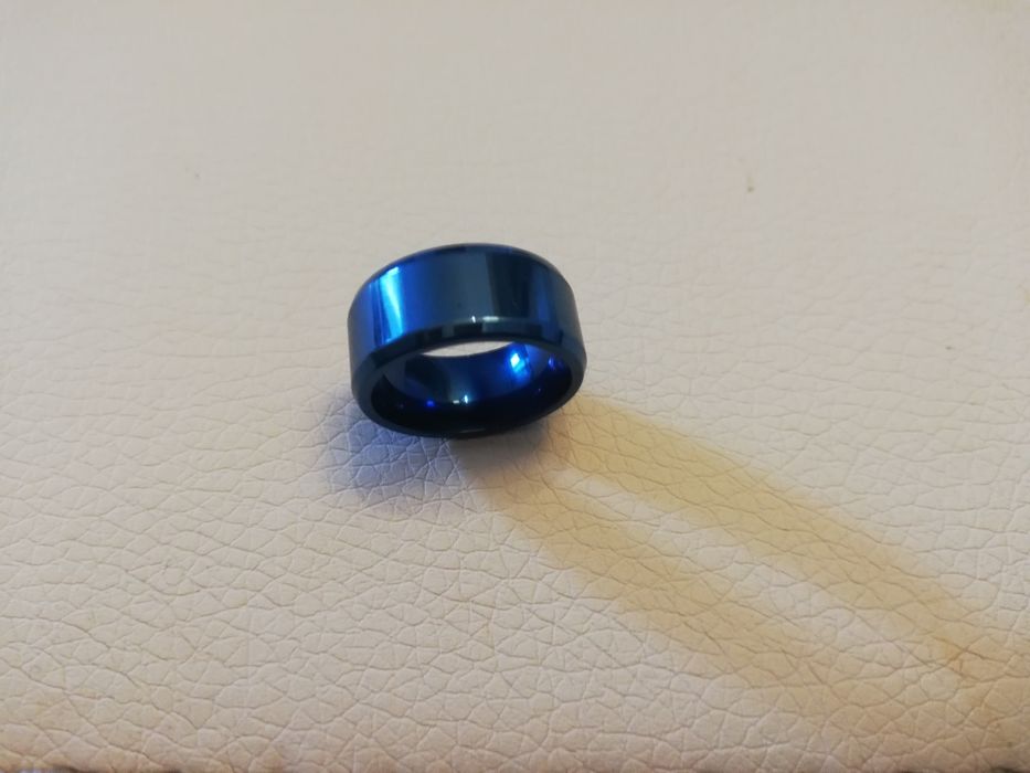 Obrączka pierścionek niebieski