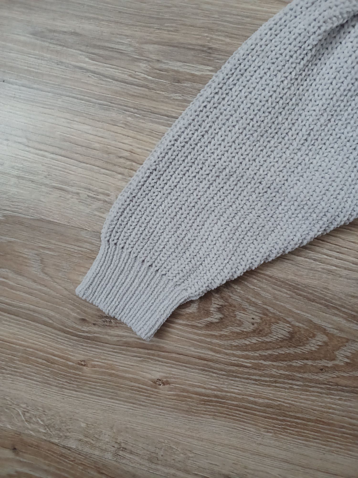 Nowy sweter dziecię rozmiar 98/104
