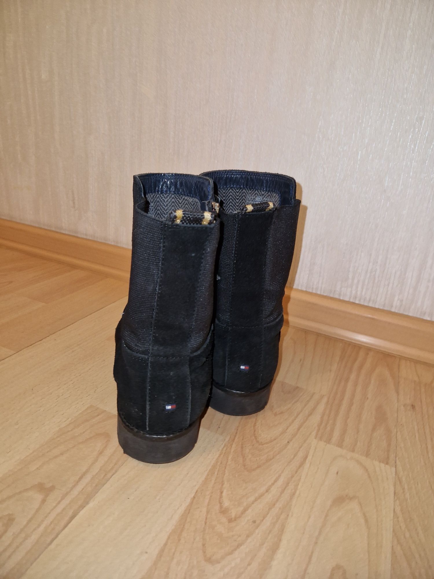 Ботінки ботинки Tommy Hilfiger 38-39 на широку ножку