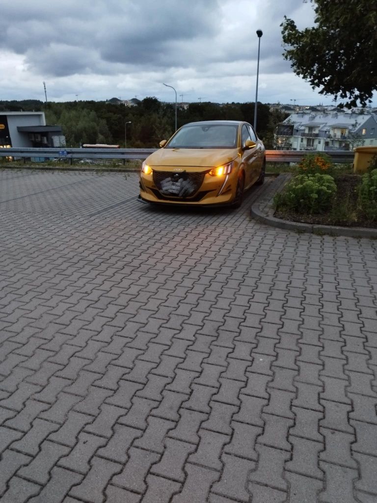 Peugeot 208 automat 2021 rok