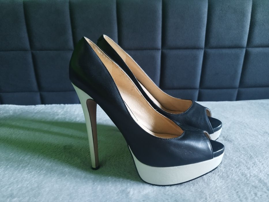 Skórzane buty na szpilce Aldo