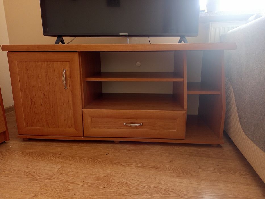 Stolik pod telewizor