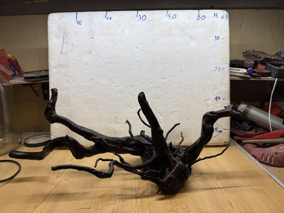 Korzenie do akwarium posiadam rowniez kamienie i inne ozdoby