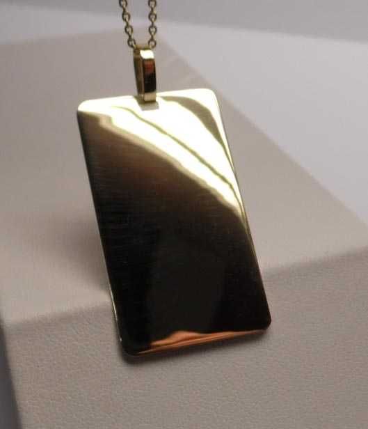 Złota zawieszka nieśmiertelnik 2,25 x 3,9 cm.