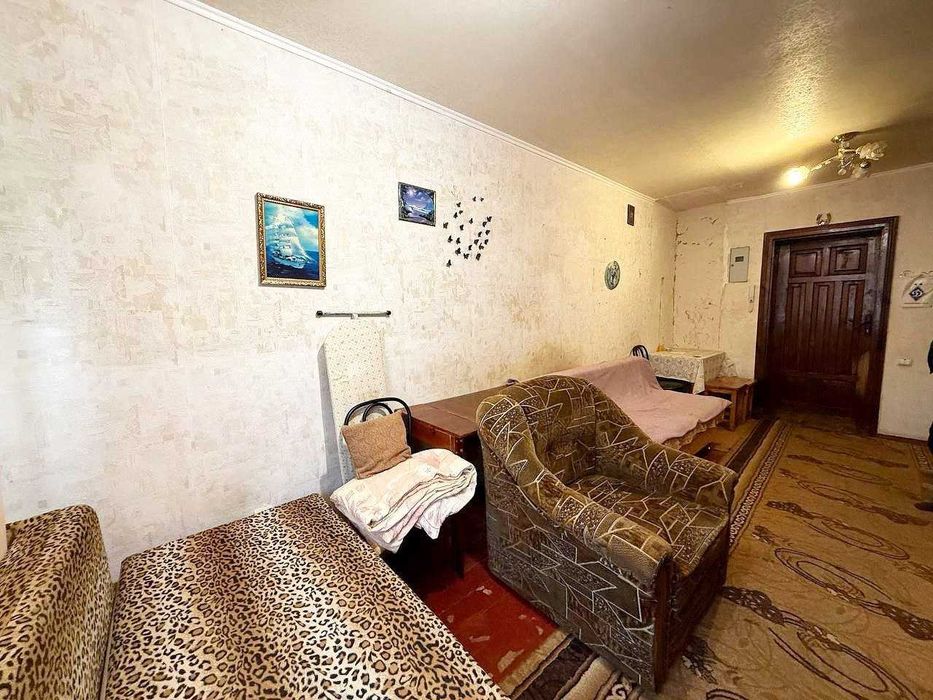 В оренду здається кімната в гуртожитку по вул. Нижньосироватська