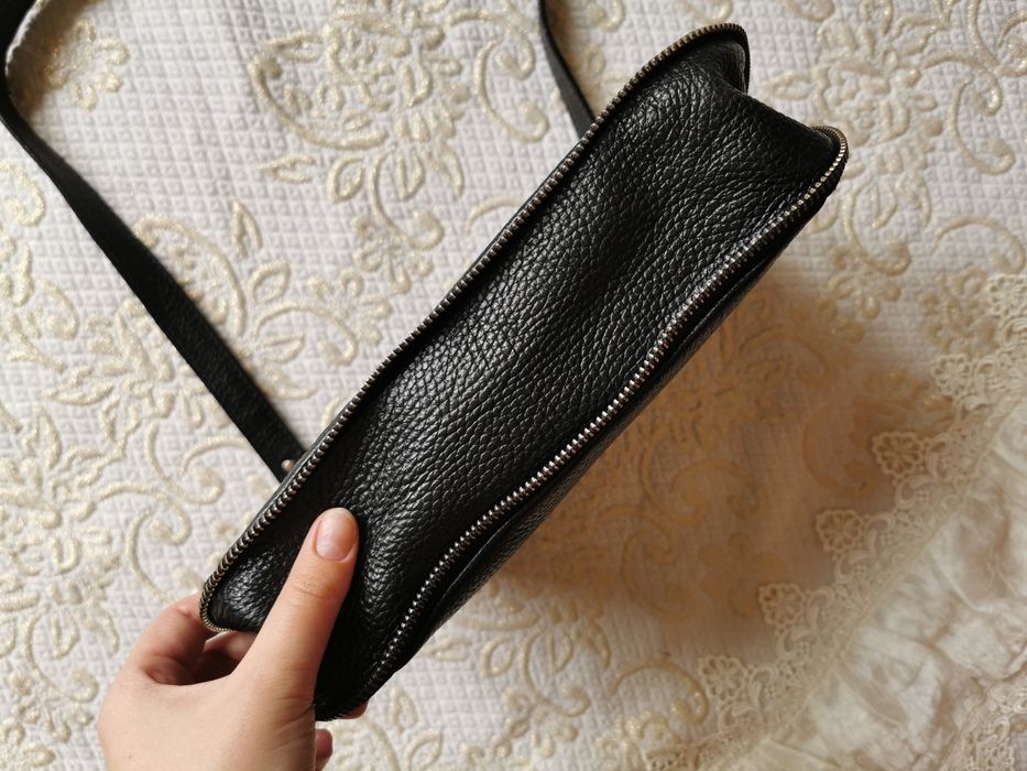 Torebka skórzana skóra naturalna Bellucci na ramię listonoszka czarna