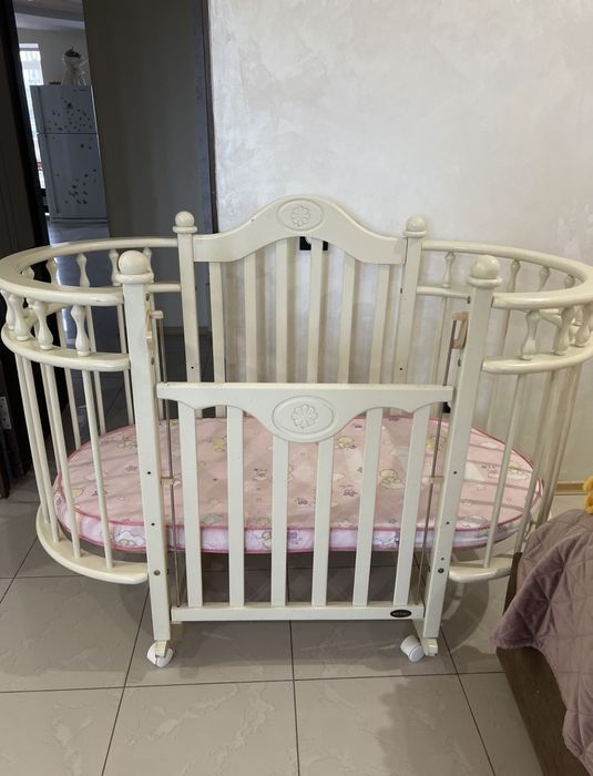 Кроватка для новорожденных овальная Веселка