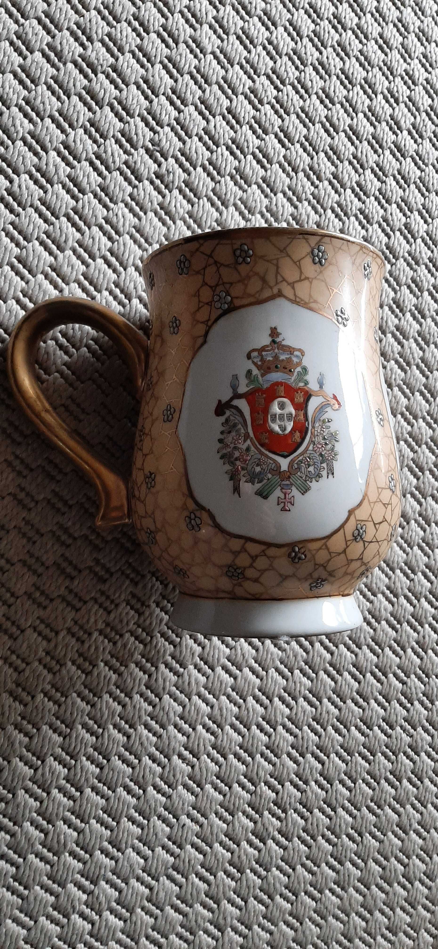 Caneca antiga com simbolo República Portuguesa