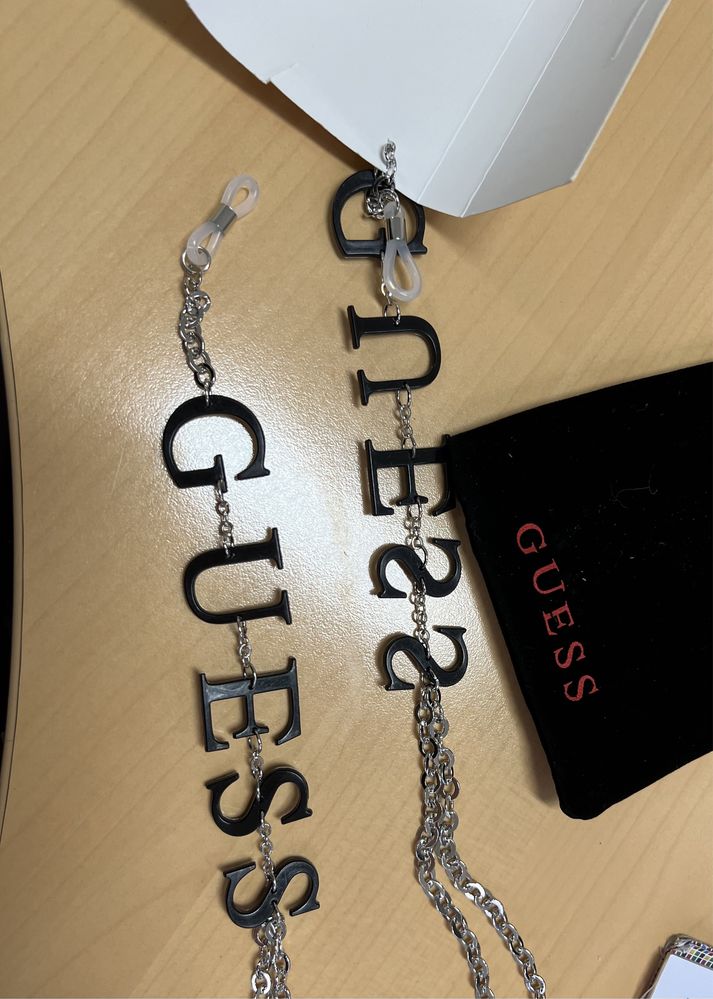 Pendente para oculos da Guess