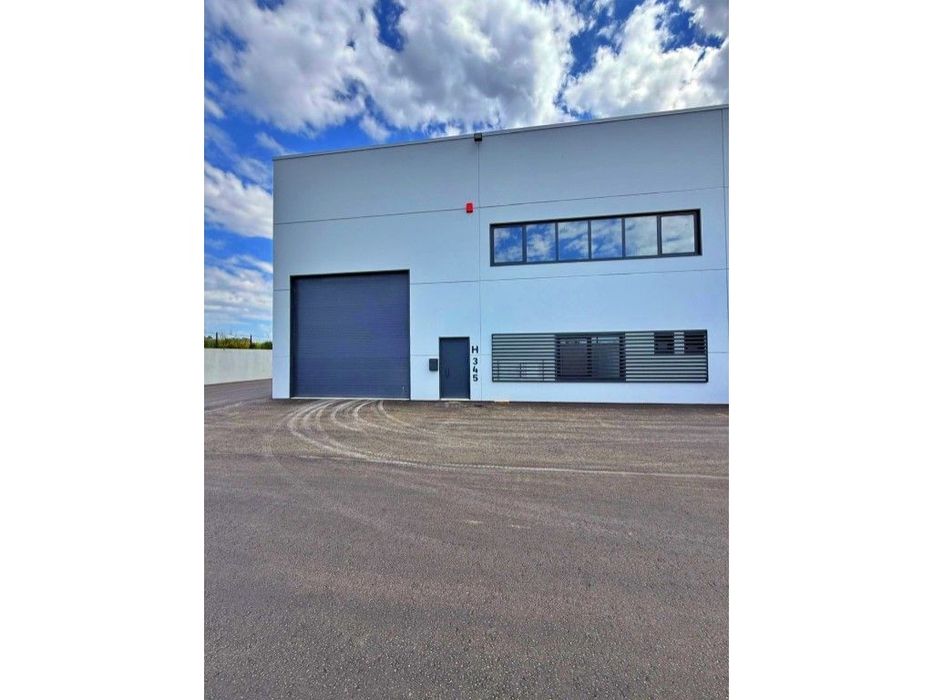 Armazéns novos em Amorim - venda/arrendamento