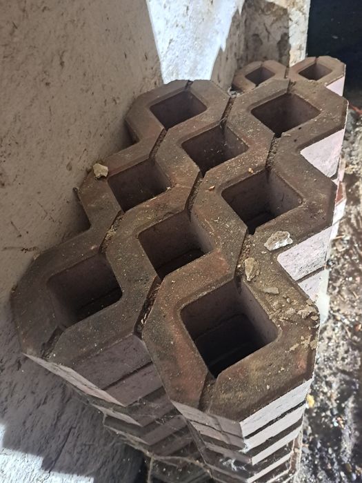 Plyty ażurowe czerwona i szara