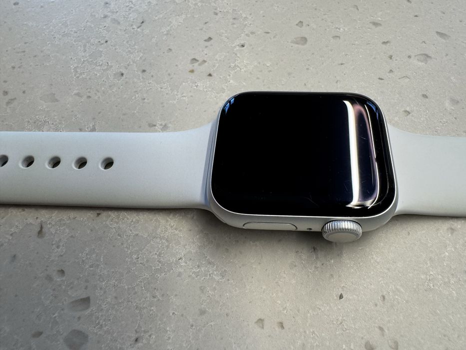 Sprzedam Apple Watch Series 5 40mm – srebrny