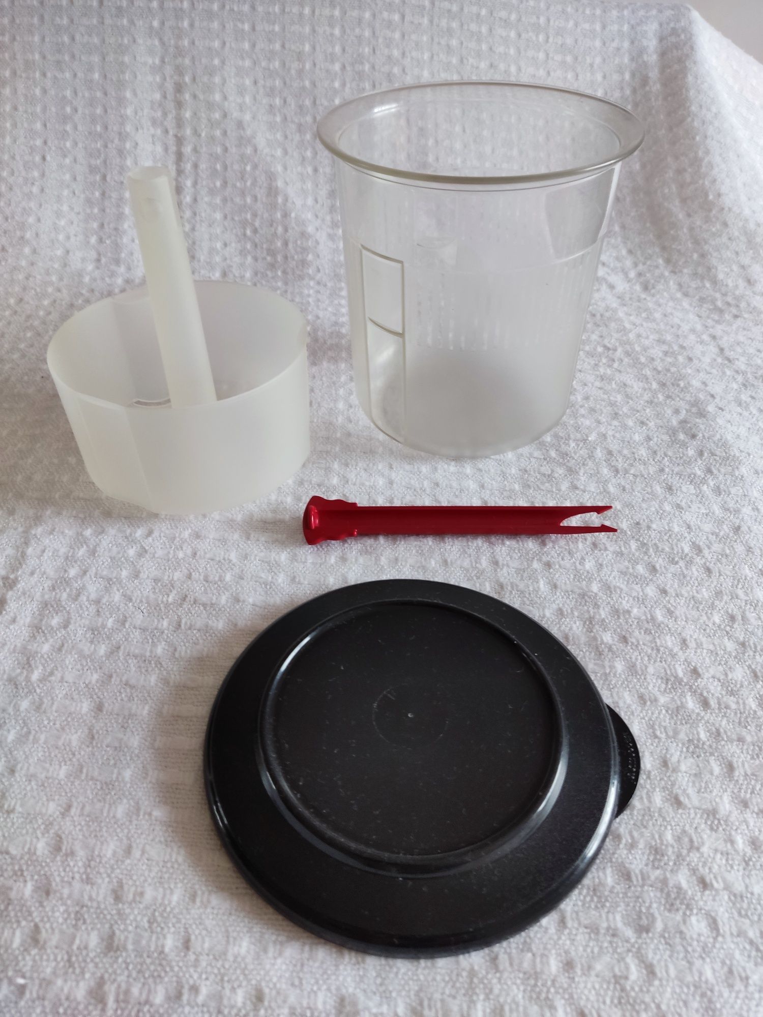 Tupperware 1 szt. pikantus perła stołowa 1,5l + GRATIS