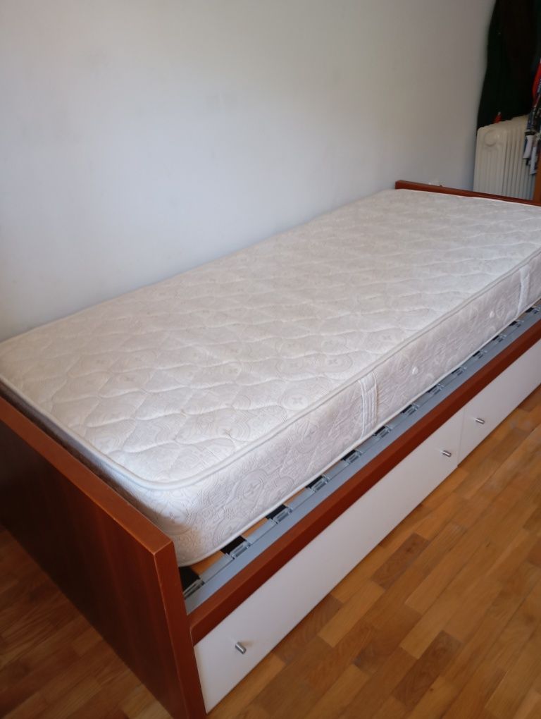 Cama solteiro com duas gavetas, estrado e colchão ortopédico