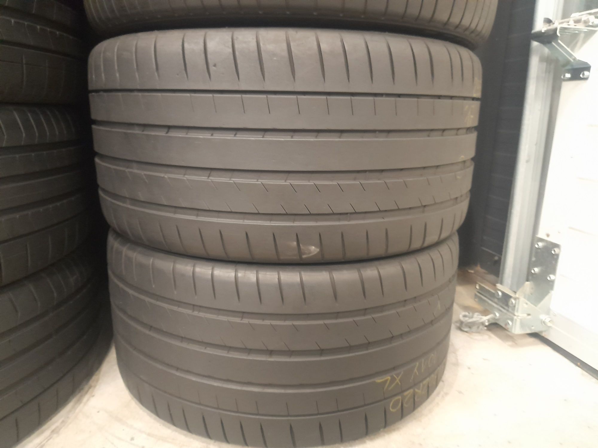 295/30 R20 PIRELLI Pzero MO, Літні шини б/в, Склад