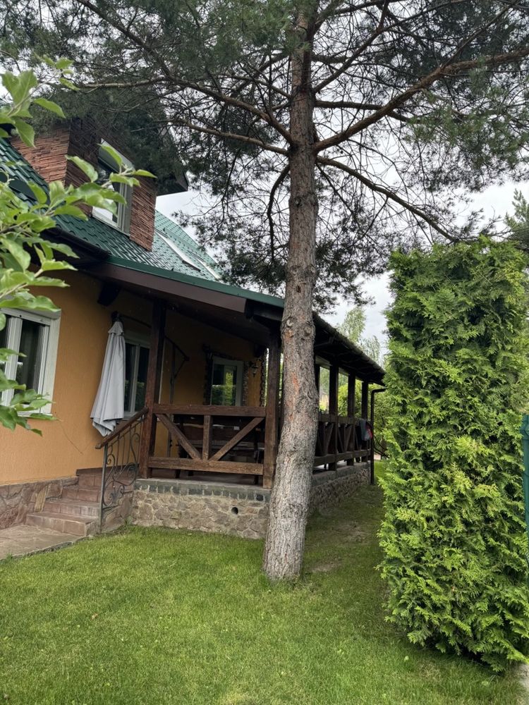 Продам будинок з вишуканим ремонтом і територією, неподалік від Києва