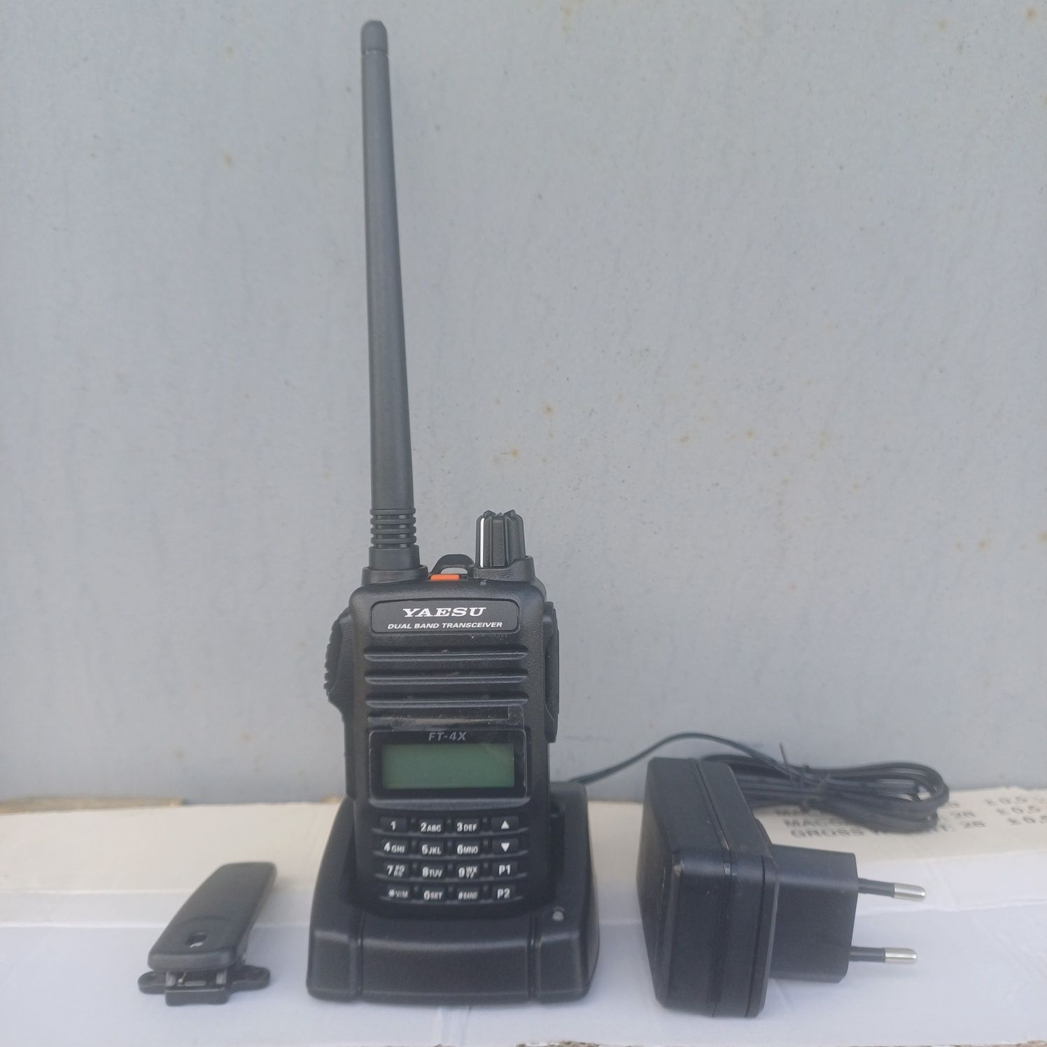 Yaesu FT-4X дводіапазонна портативна радіостанція
