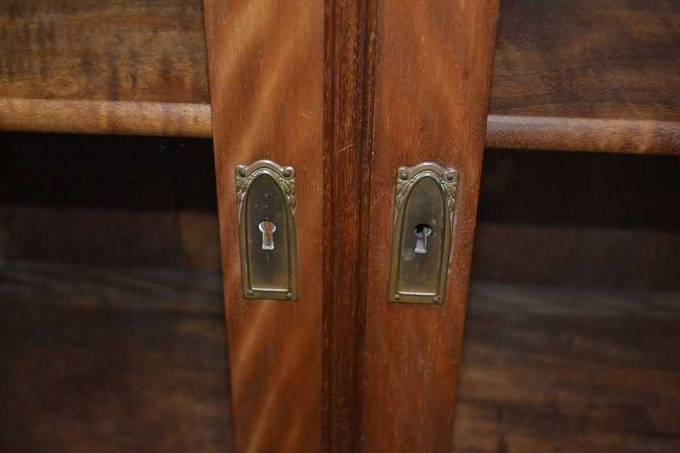 Movel Expositor Centenário em Madeira