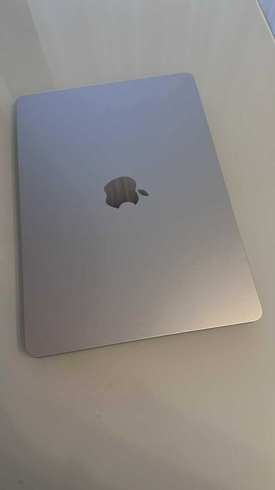 Laptop MacBook Air 13.6 model: A2681 ; dysk SSD 1TB, USA