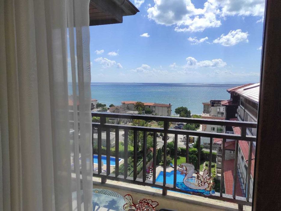 Продаж трикімнатної квартири у місті Святий Влас (Болгарія)