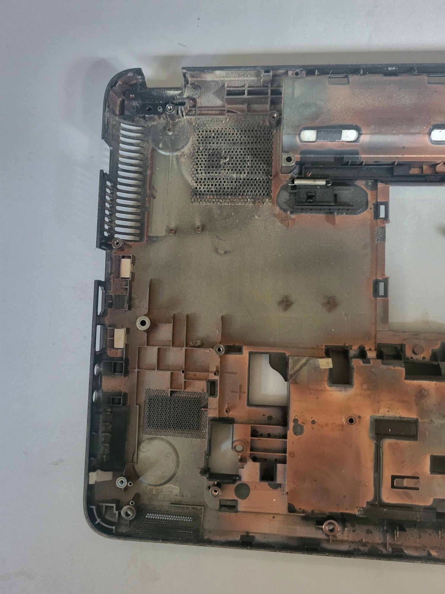 Sprzedam doną obudowę do laptopa HP Compaq CQ58