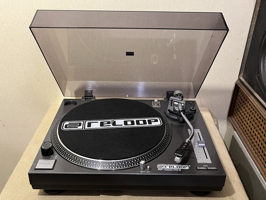 Качественный проигрыватель винила RELOOP RP-1000 MK2 (9кг)