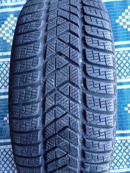 Opona zimowa 235/45r19 PIRELLI 6mm