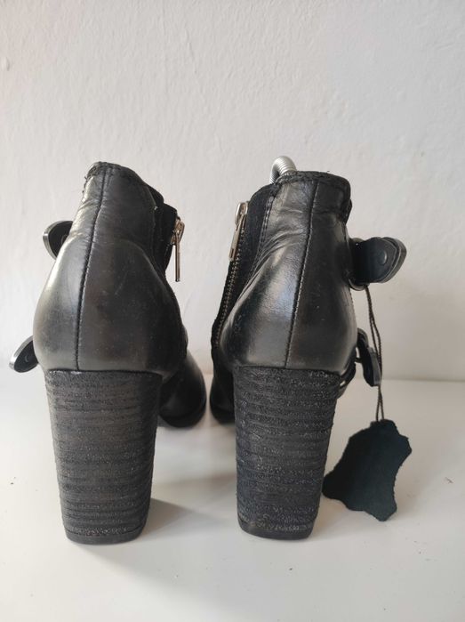 - Pieces Skórzane botki r. 36