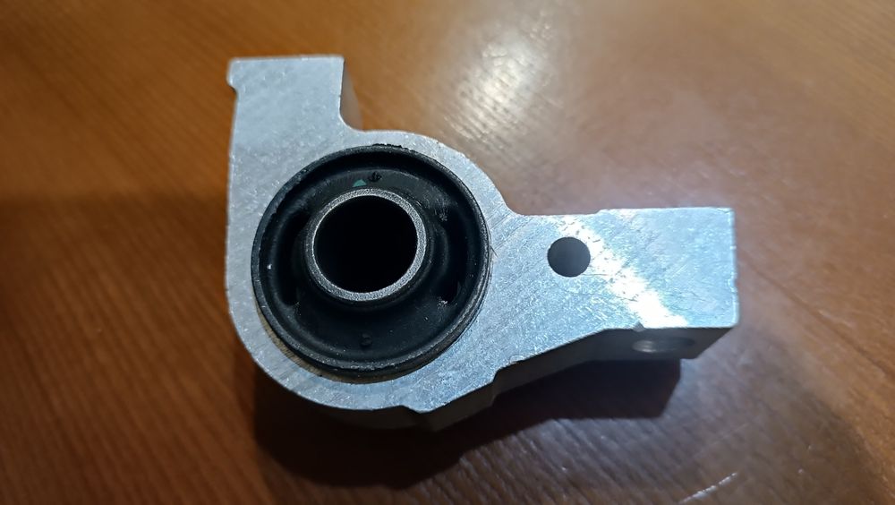 Сайлентблок задний переднего рычага Ситроен С5