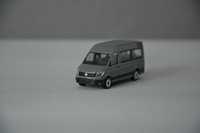 1:87 (H0) Herpa 094252 - Volkswagen Crafter Bus 9 osób (szary)
