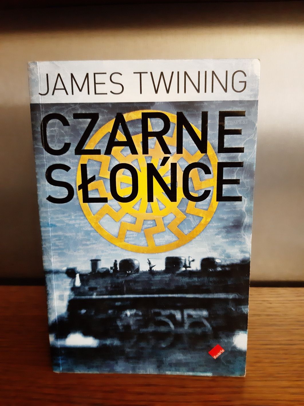 Czarne słońce James Twining