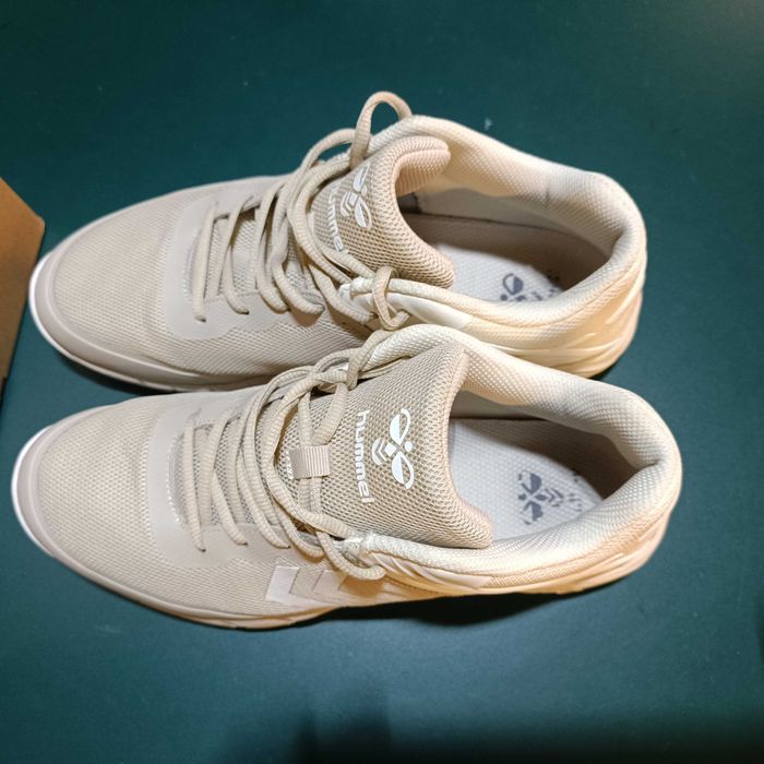 Buty halowe, Hummel