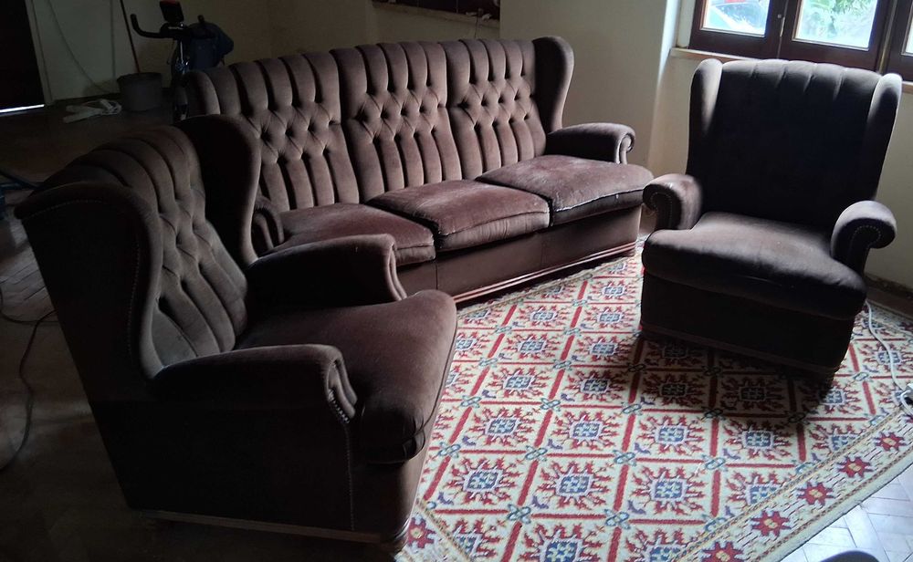 Jogo de sofás (um triplo e dois individuais)