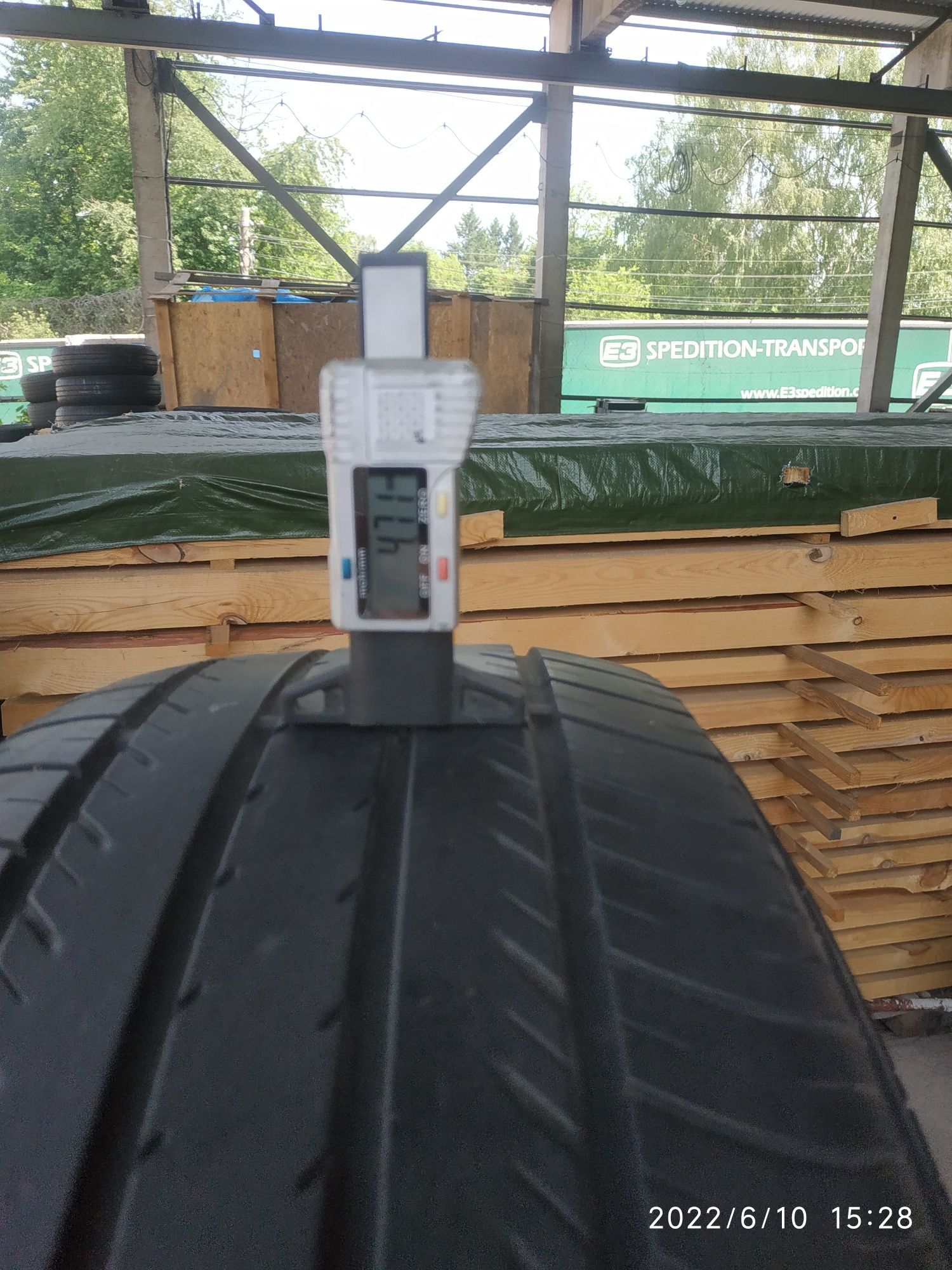 Шины резина лето 225/55 R18 98V Yokohama dB decibel E70