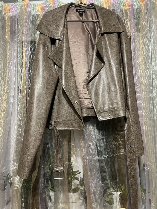 Елегантна жіноча куртка з екошкіри