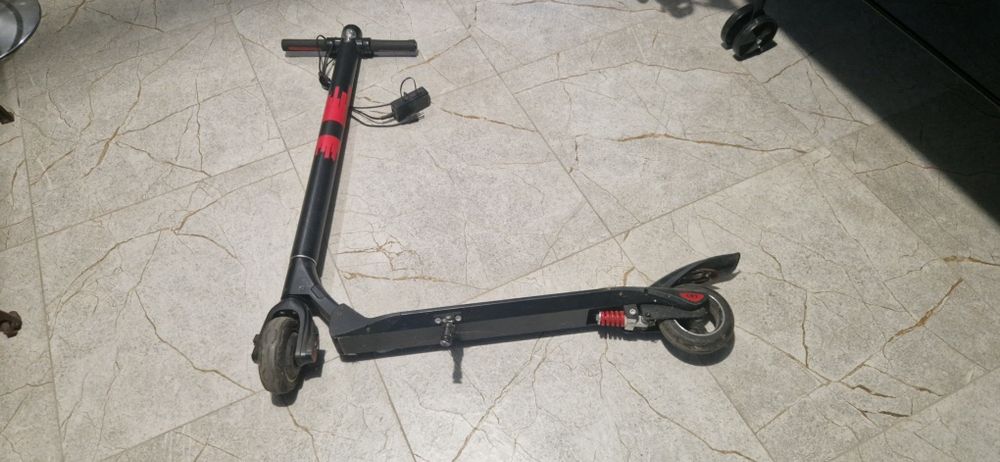 Продам електросамокат UFT Hokkaido