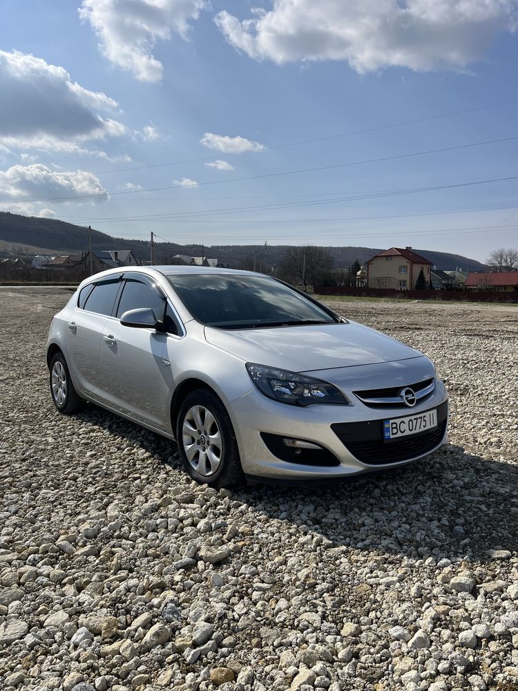 Продам Opel Astra J 2014 рік! 1.6 дизель