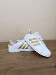 Жіночі кросівки adidas