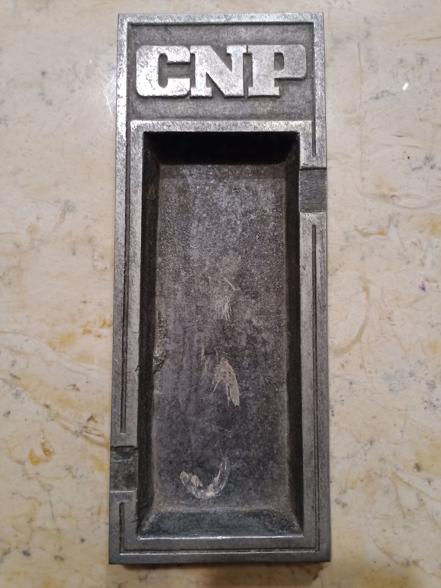 Cinzeiro marcado CNP em alumínio