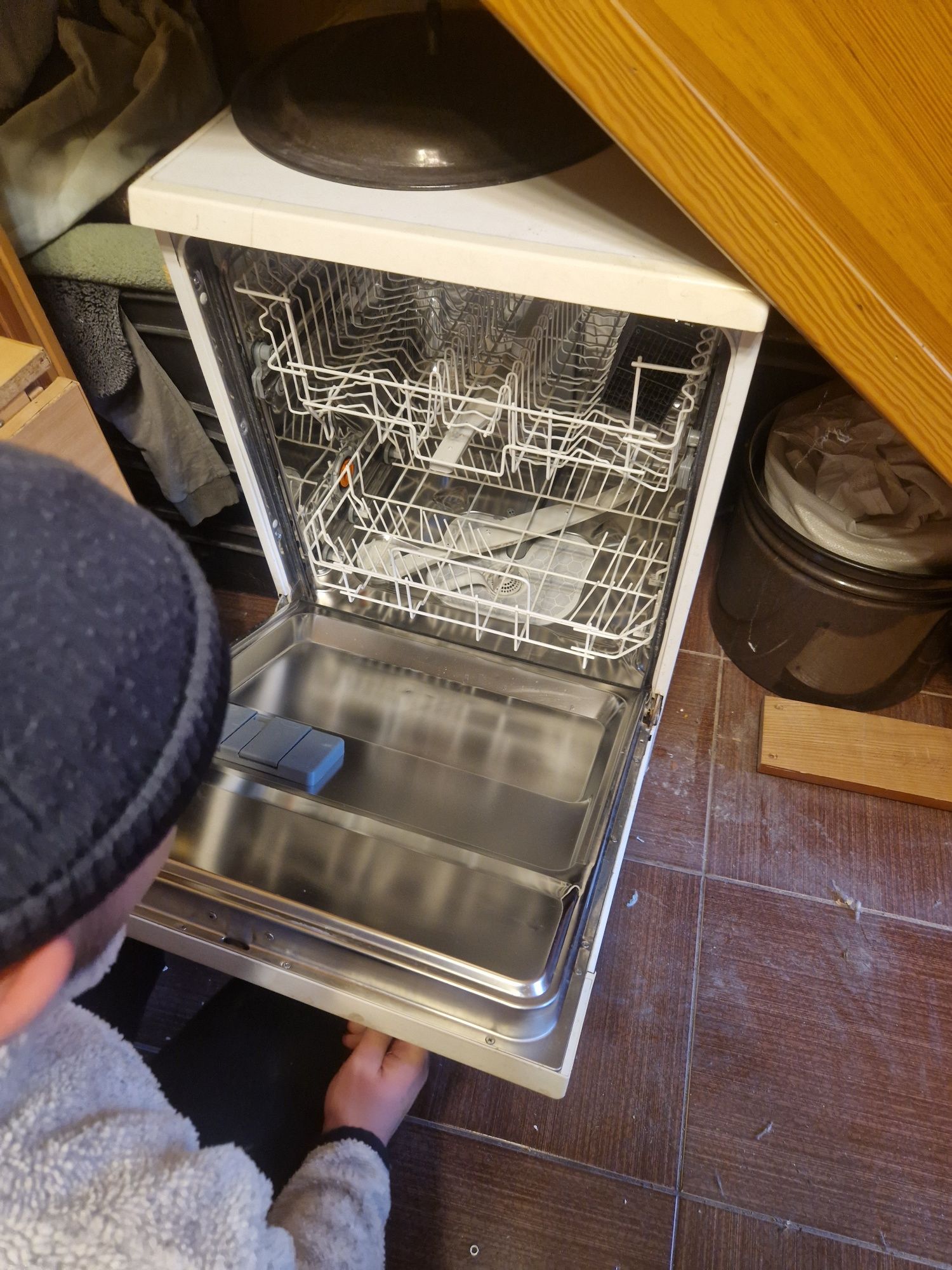Подвійна посудомийка Electrolux старого зразка — 2500 грн

Продається