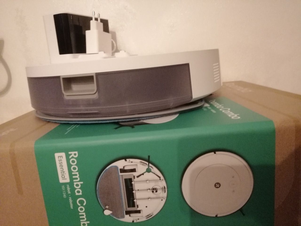 Robot sprzątający IROBOT Roomba Combo Essential Y011240