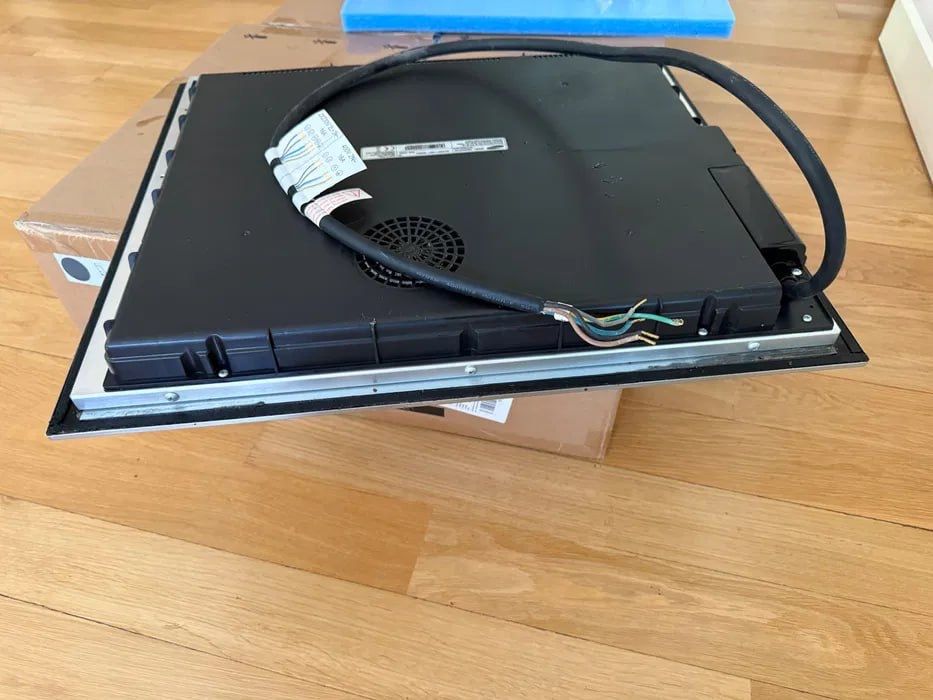 Продається індукційна плита  Samsung NZ64H37075K.